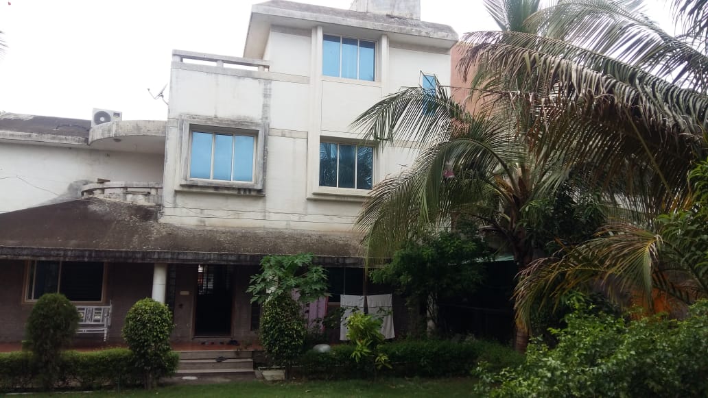 3 Bhk semi furnished Bungalow at Subhash Park
