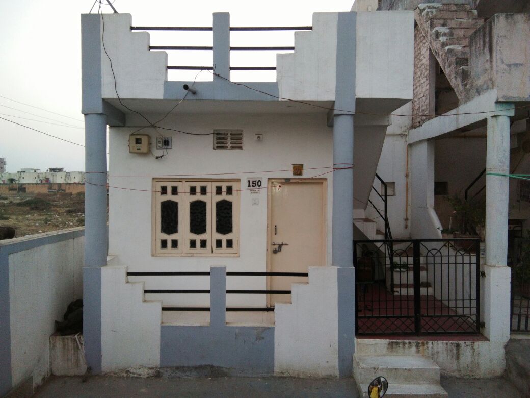 1 Bhk unfurnished row house near Kapodra