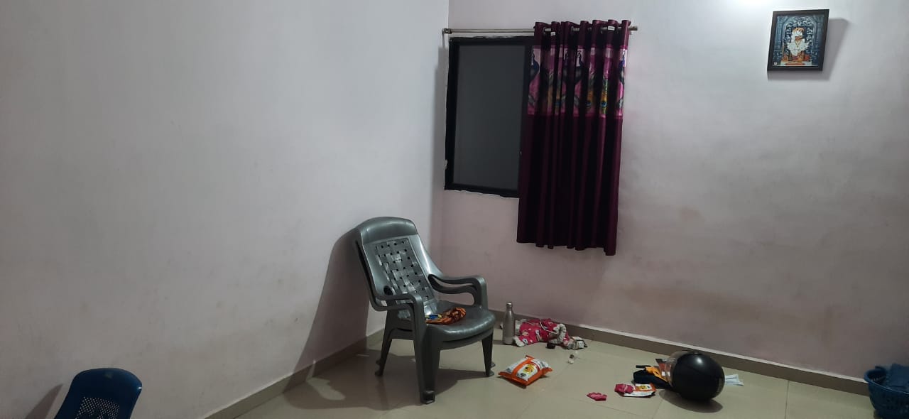 2 bhk unfurnished flat near Sardar Park